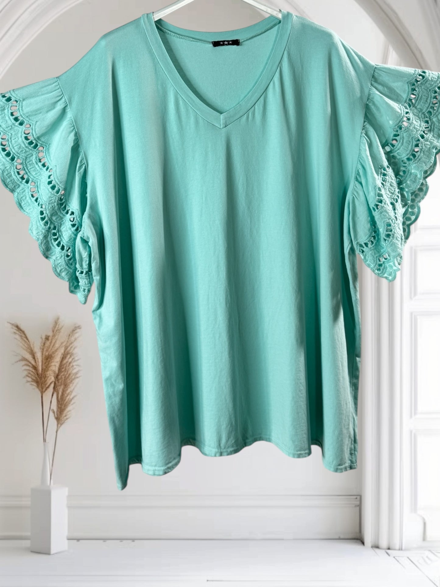 BELINDA - T-SHIRT LAGON MANCHES EN BRODERIE ANGLAISE TAILLE 50 A 58/60