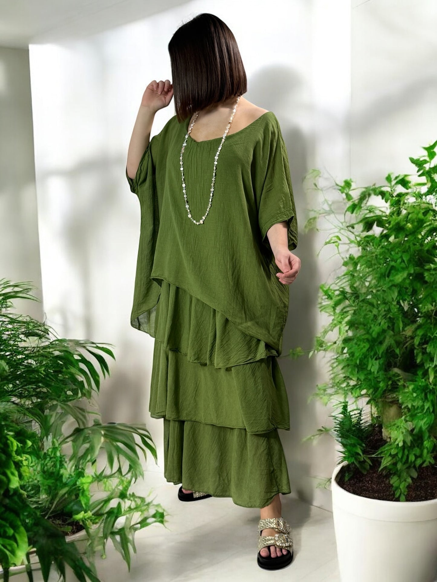 ADRIANA - ROBE VERTE A VOLANT JUSQU'A LA TAILLE 50