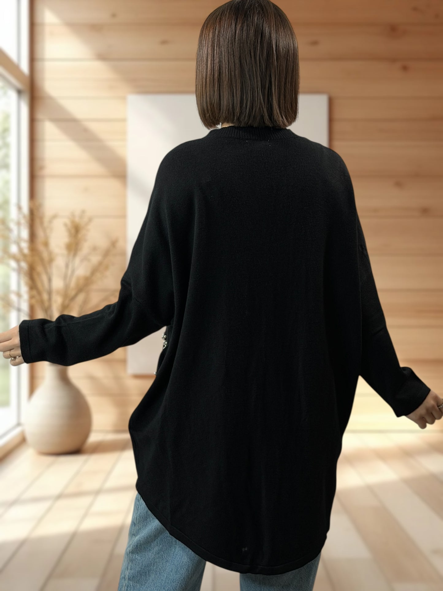 GLORIA - PULL OVERSIZE NOIR AVEC PERLE JUSQU'A LA TAILLE 52/54