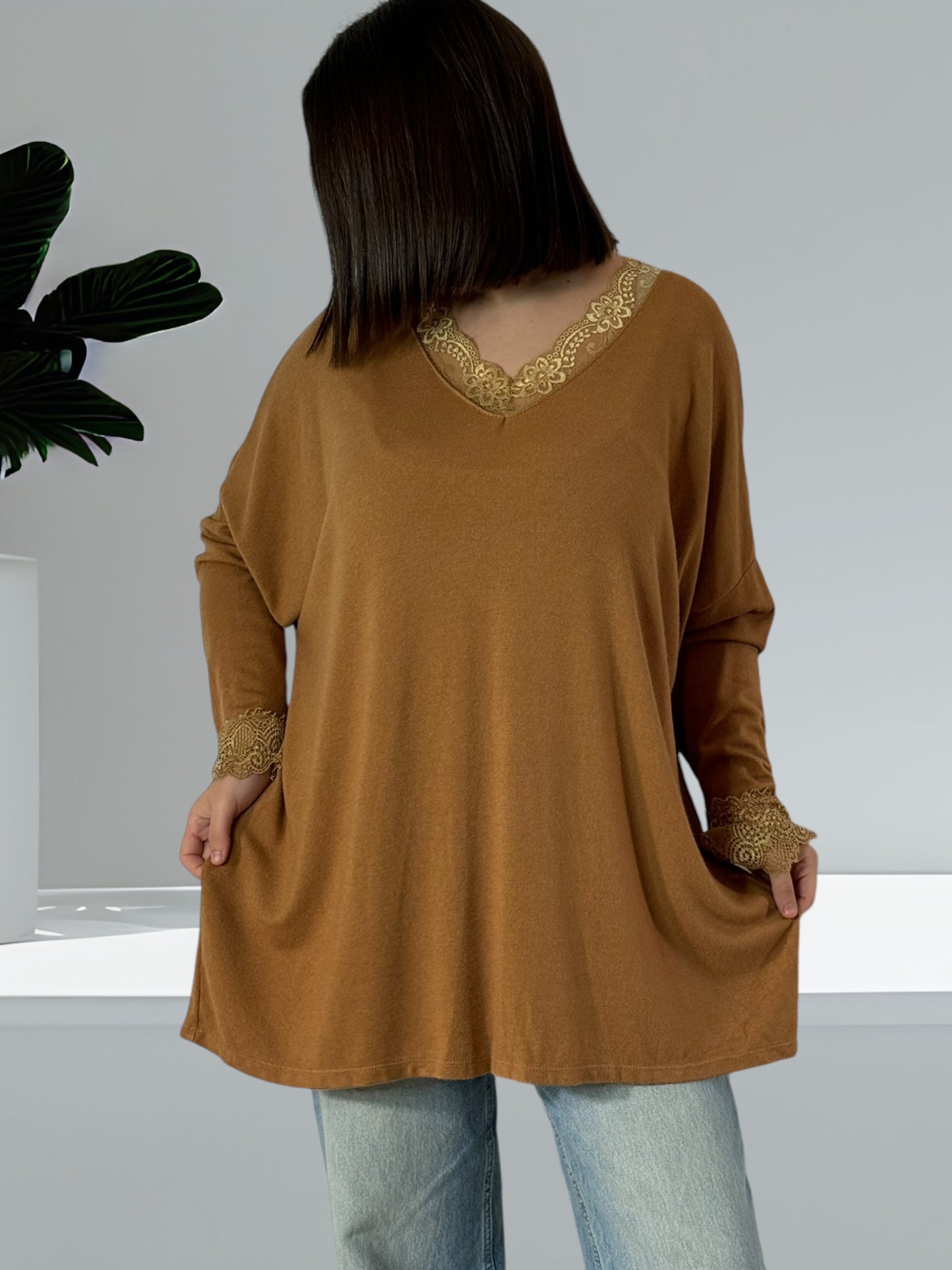 TIPHAINE - PULL CAMEL EN MAILLE BORDE DE DENTELLE JUSQU'A LA TAILLE 54