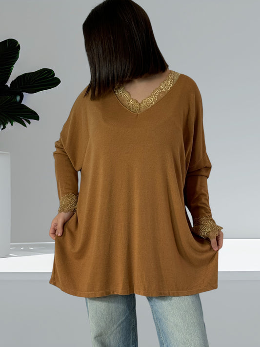 TIPHAINE - PULL CAMEL EN MAILLE BORDE DE DENTELLE JUSQU'A LA TAILLE 54