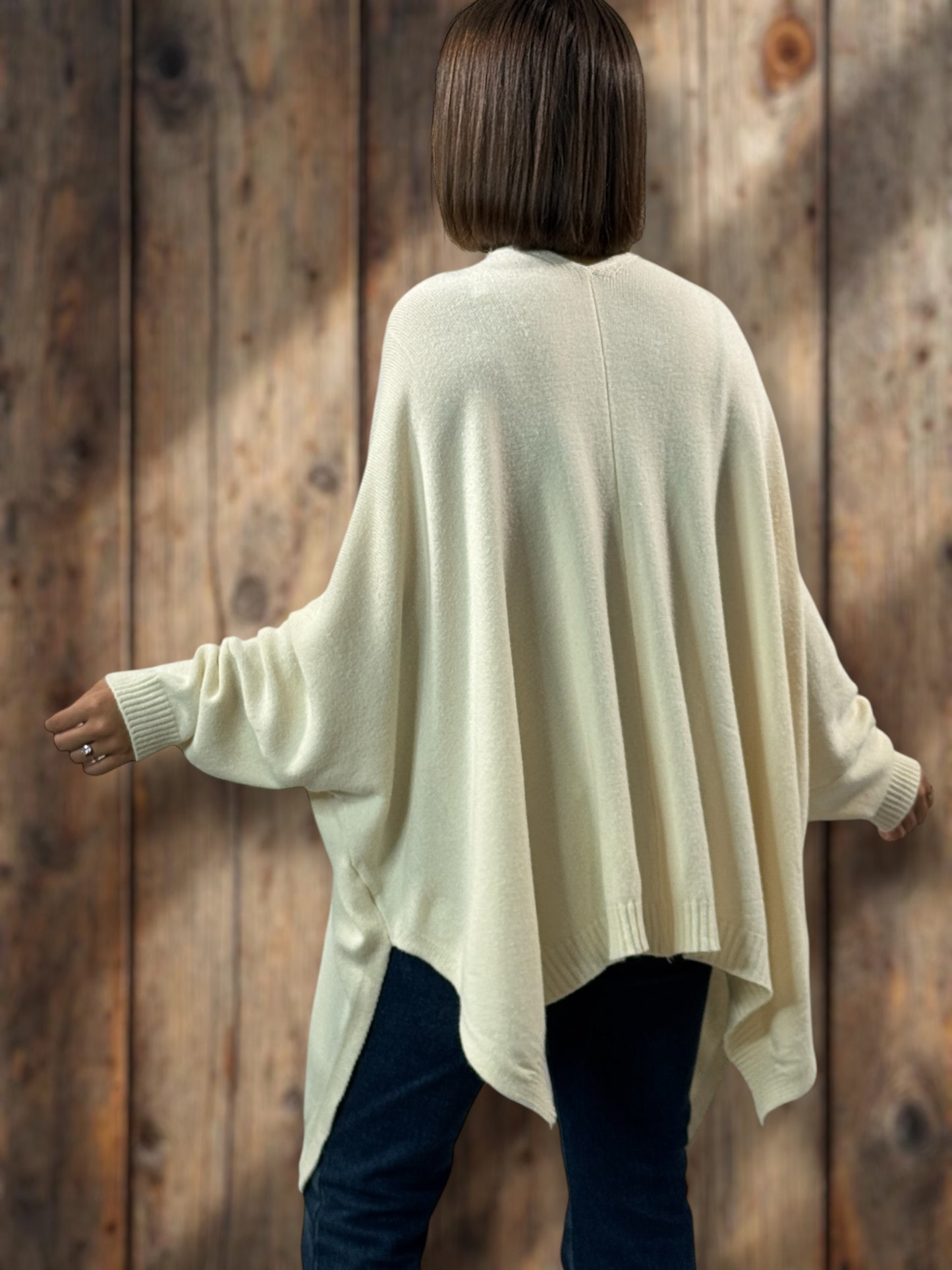 MATHILDE - GILET OVERSIZE BLANC CASSE JUSQU'A LA TAILLE 56/58