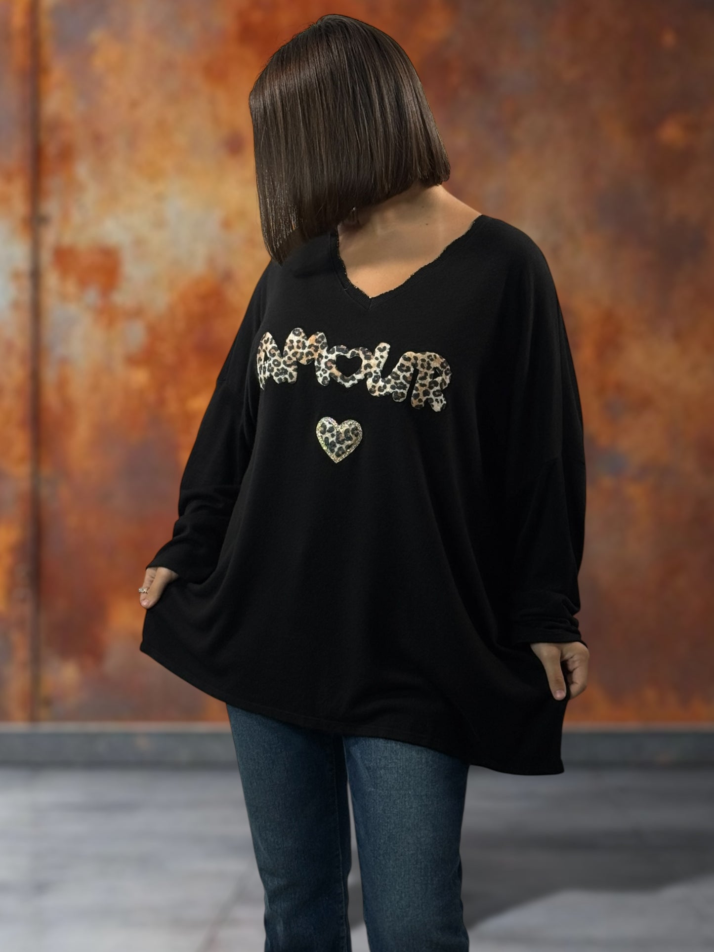 CARLITA - PULL NOIR EN MAILLE FLUIDE JUSQU'A LA TAILLE 54