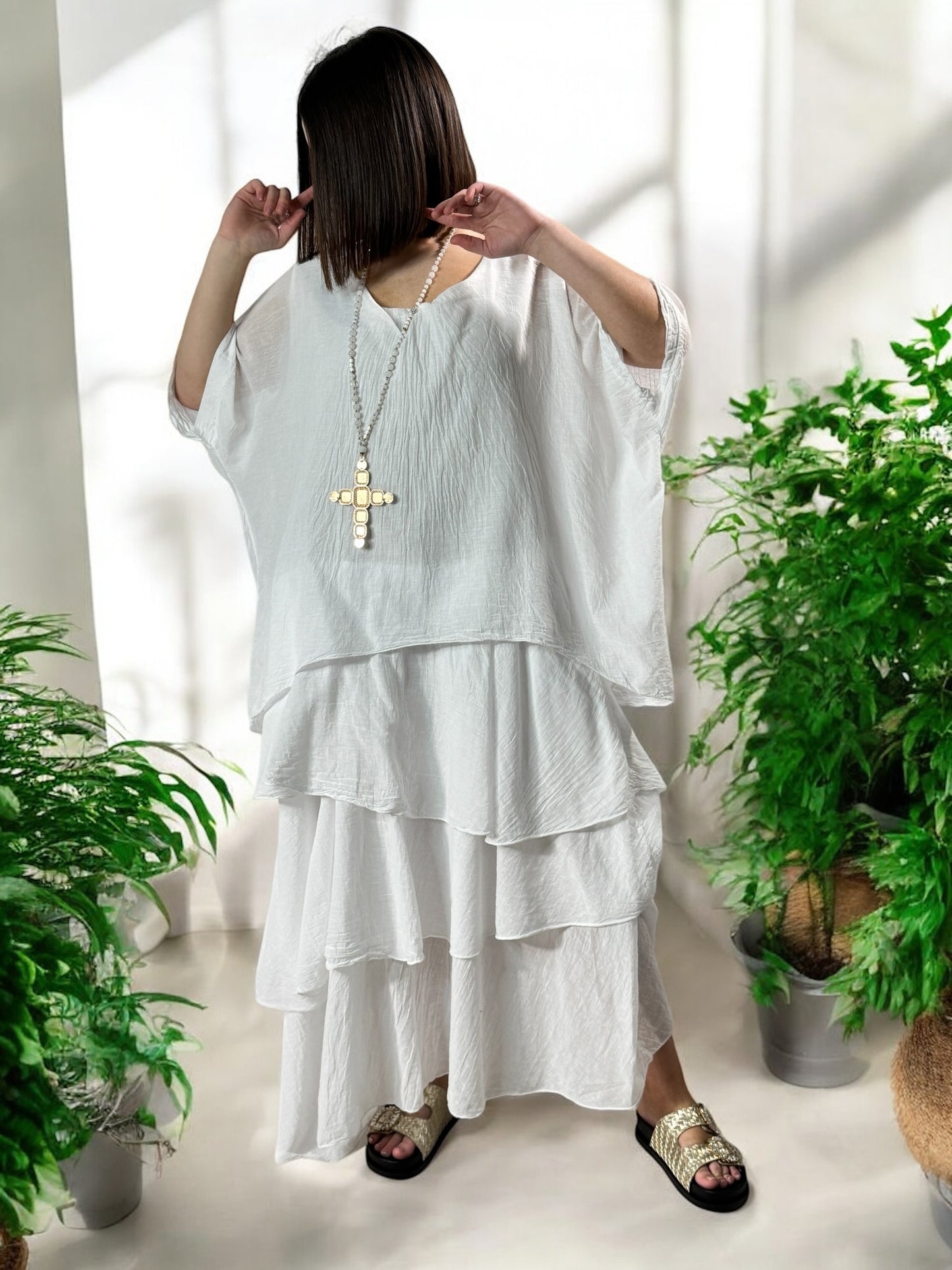 ADRIANA - ROBE BLANCHE A VOLANT JUSQU'A LA TAILLE 50