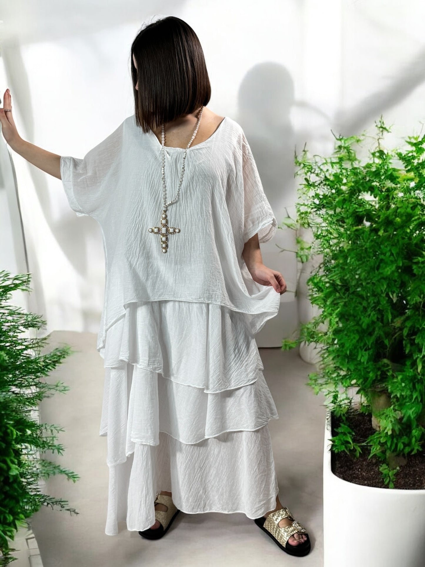ADRIANA - ROBE BLANCHE A VOLANT JUSQU'A LA TAILLE 50