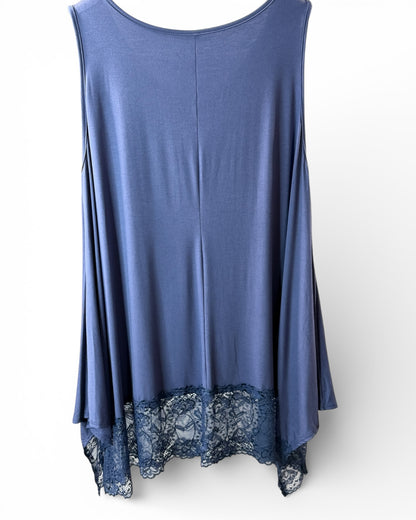 SEVERINE - TOP BLEU JEAN BORDÉ DE DENTELLE