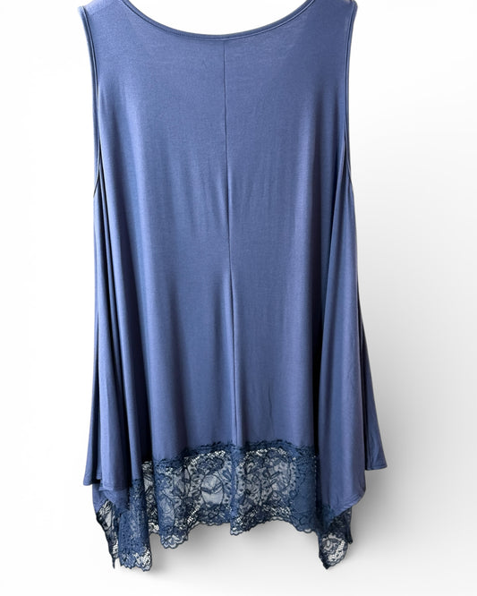 SEVERINE - TOP BLEU JEAN BORDÉ DE DENTELLE