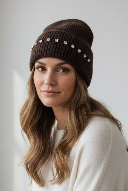 CORALIE - BONNET MARRON AVEC STRASS