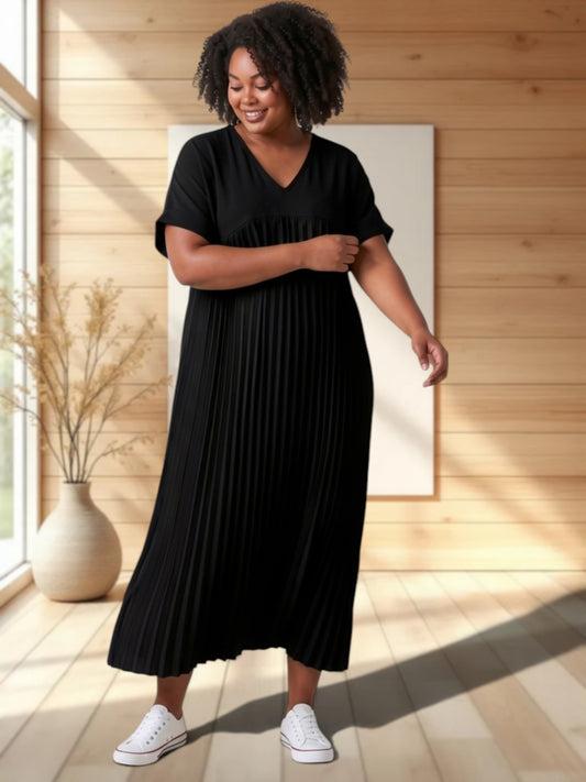 MELODIE - ROBE NOIRE PLISSEE JUSQU'A LA TAILLE 56