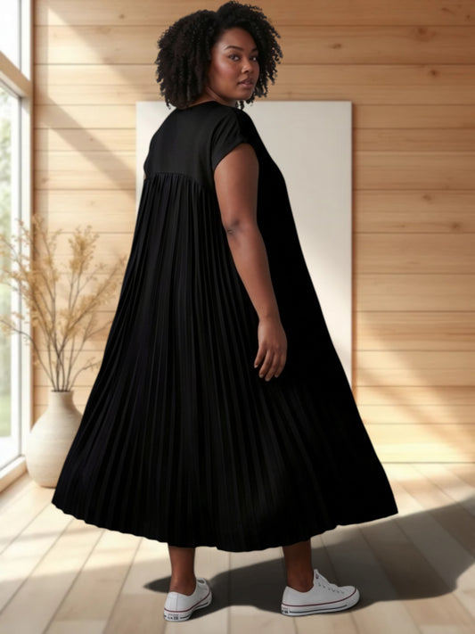 MELODIE - ROBE NOIRE PLISSEE JUSQU'A LA TAILLE 56
